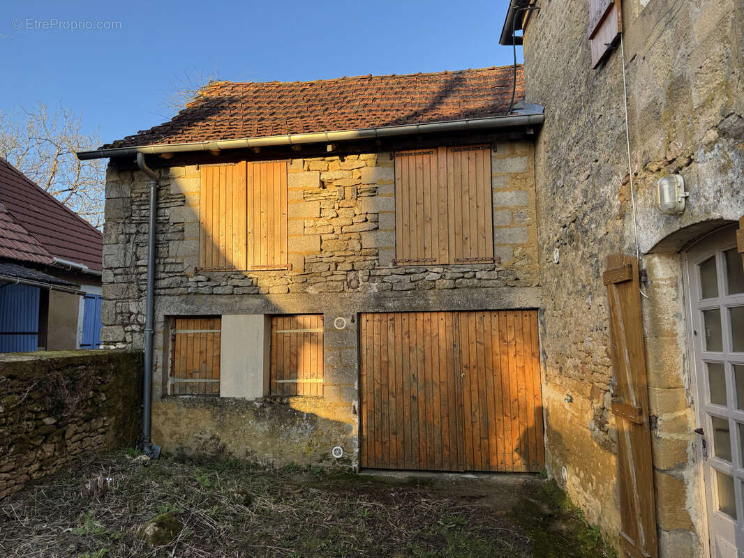 Maison à LA CHAPELLE-AUBAREIL