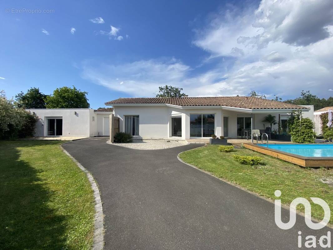 Photo 1 - Maison à ARES