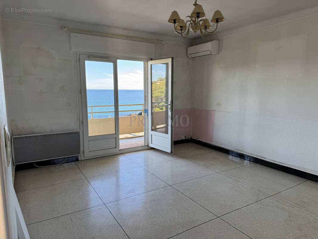 Appartement à ROQUEBRUNE-SUR-ARGENS