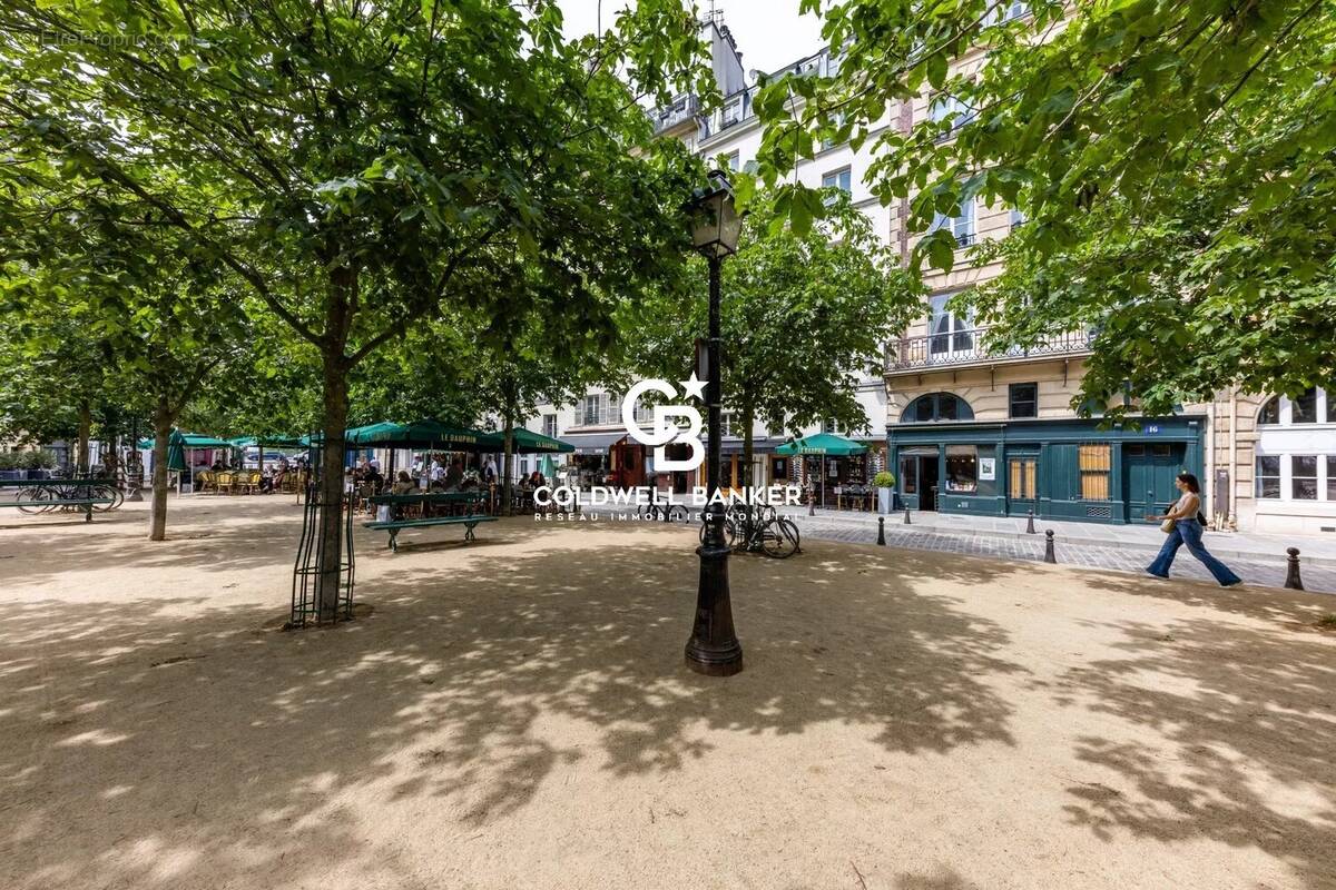 Commerce à PARIS-1E