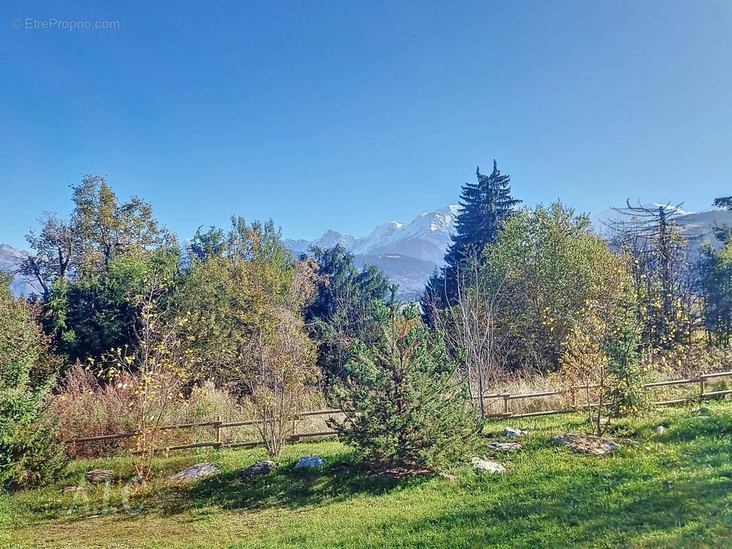 Terrain à COMBLOUX
