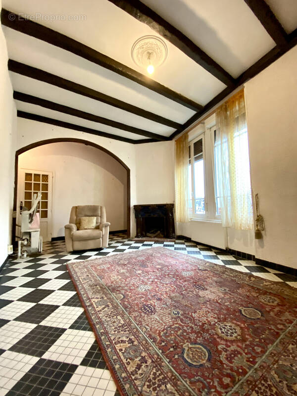 Maison à LE MAYET-DE-MONTAGNE