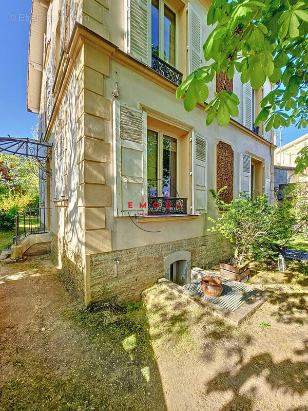 Maison à SAINT-MAUR-DES-FOSSES