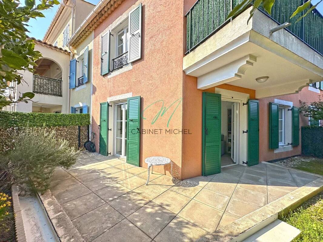 Appartement à ROQUEFORT-LES-PINS