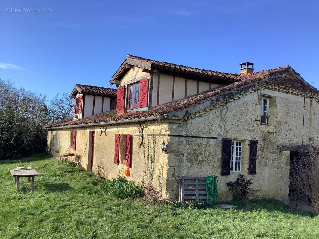 Maison à MONTESQUIOU