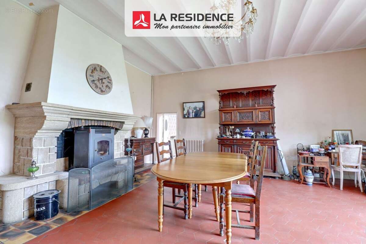 Maison à LA QUEUE-LES-YVELINES