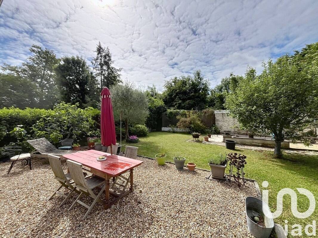 Photo 1 - Maison à MARNES-LA-COQUETTE