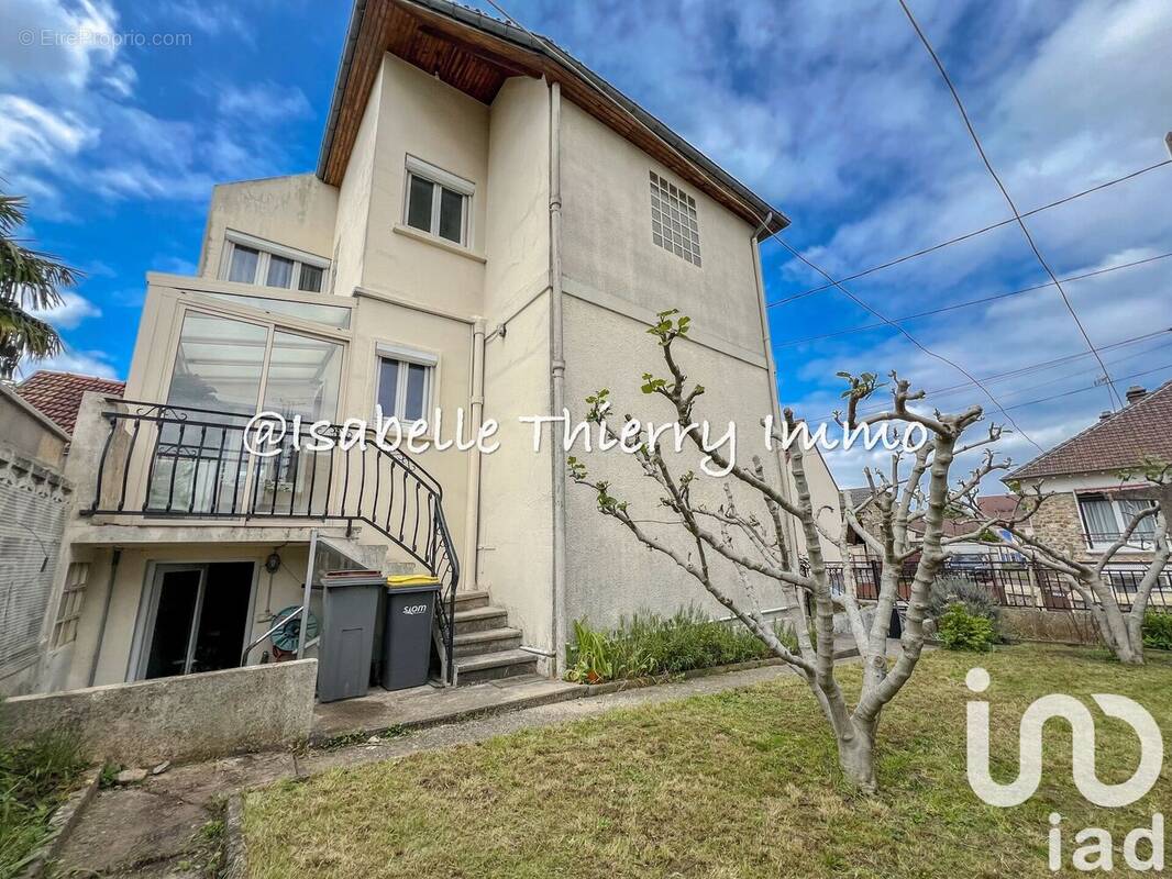 Photo 1 - Maison à SAULX-LES-CHARTREUX