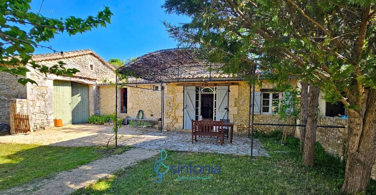 Maison à LUSSAN