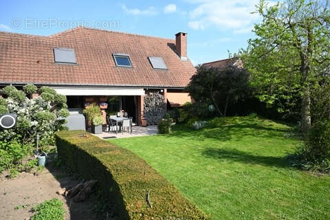 Maison à QUAROUBLE