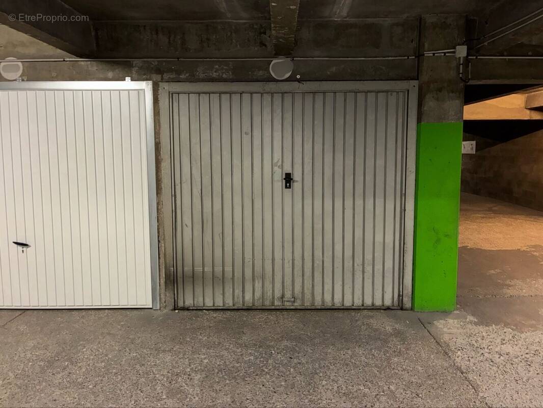 Parking à PARIS-11E