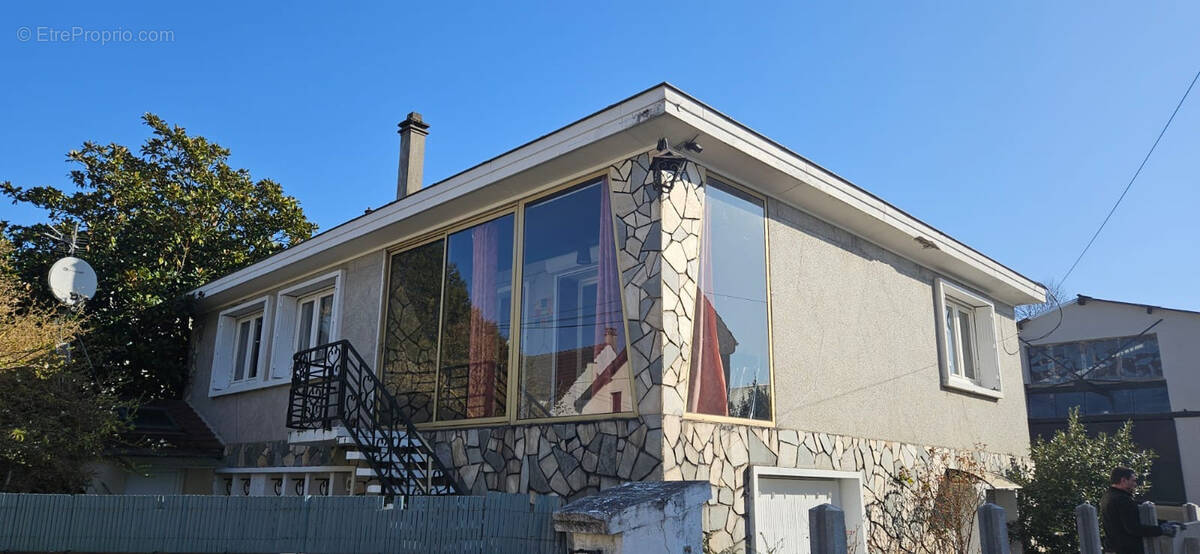 Appartement à LES PAVILLONS-SOUS-BOIS