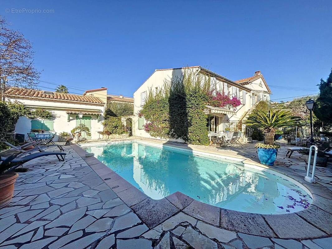 Maison à CAGNES-SUR-MER