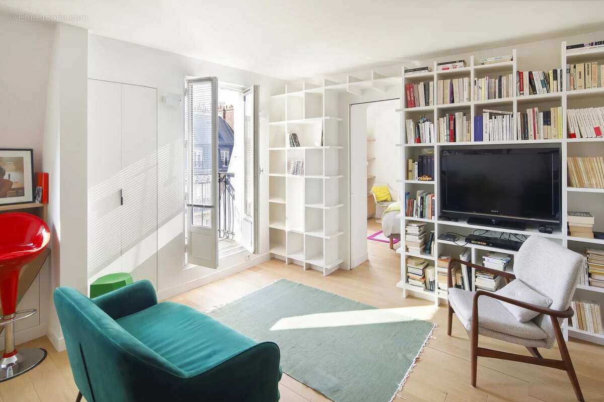 Appartement à PARIS-1E