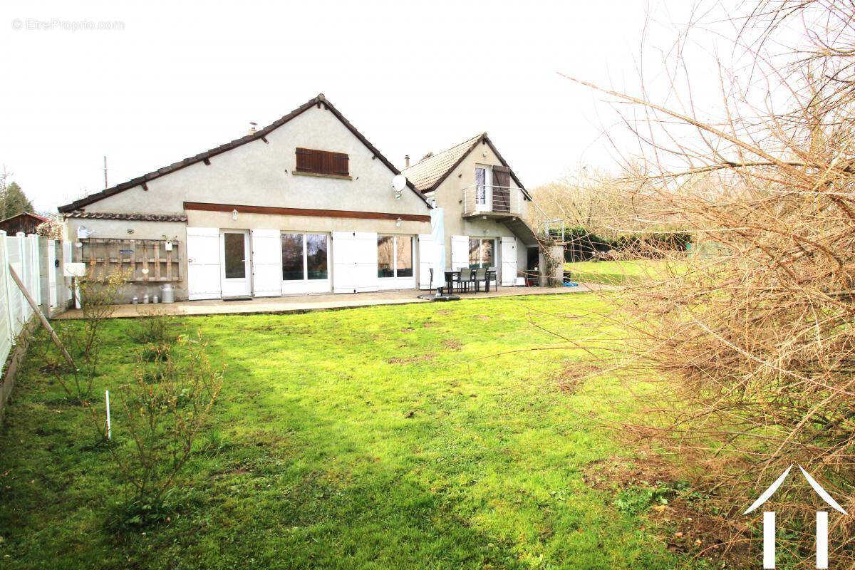 Maison à TREIGNY
