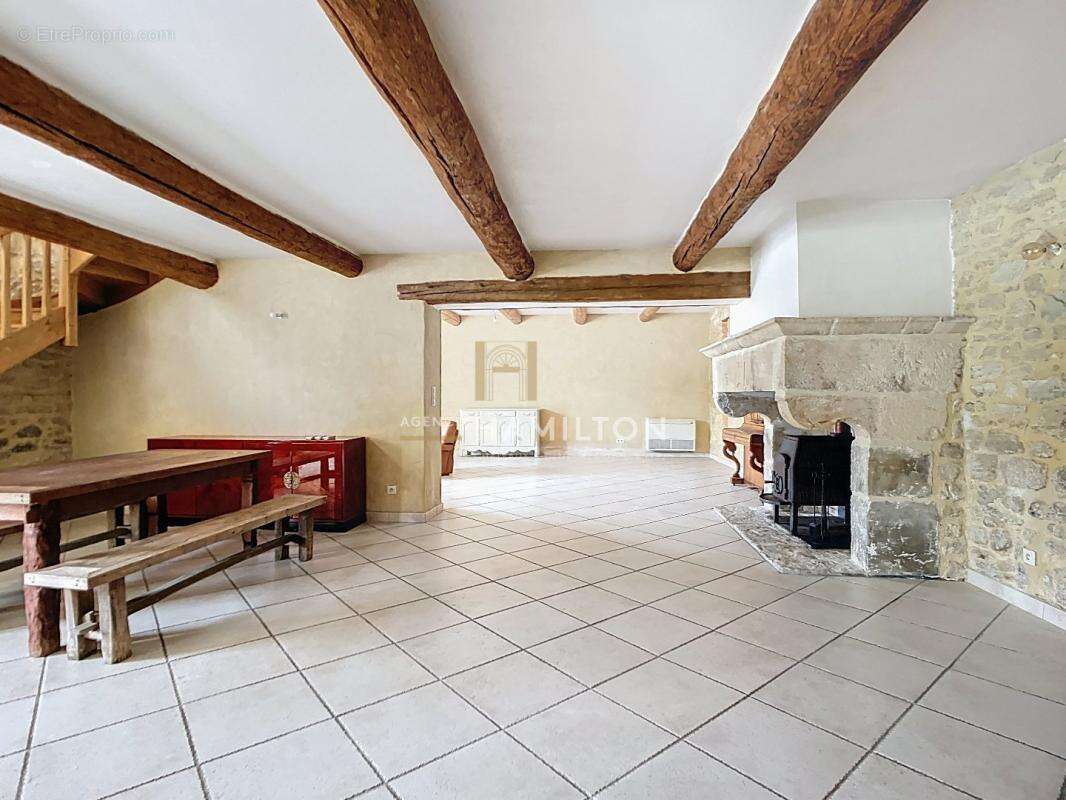 Maison à MONTEUX