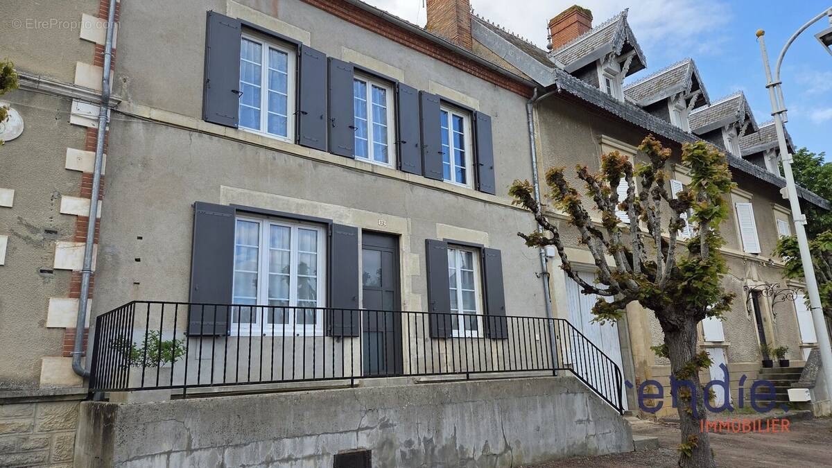 Maison à LUCENAY-LES-AIX