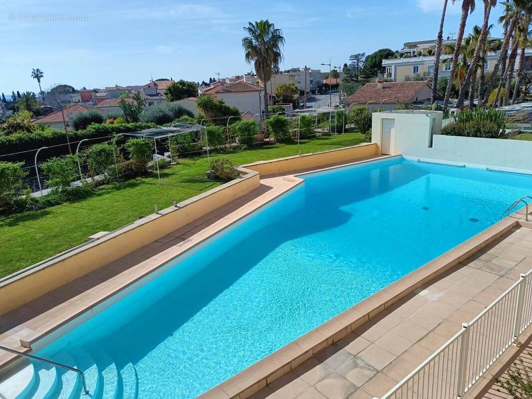 Appartement à SAINT-LAURENT-DU-VAR