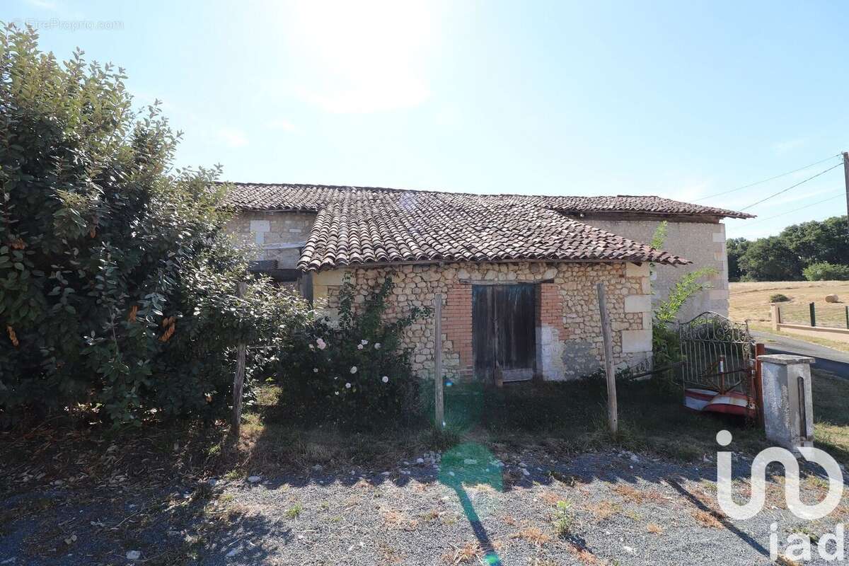 Photo 4 - Maison à CHALAIS