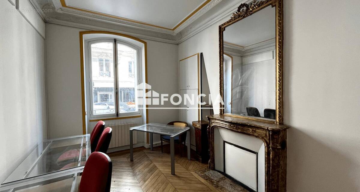 Appartement à PARIS-8E