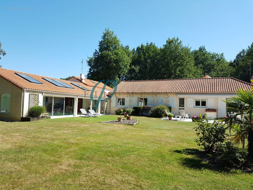 Maison à LE CELLIER