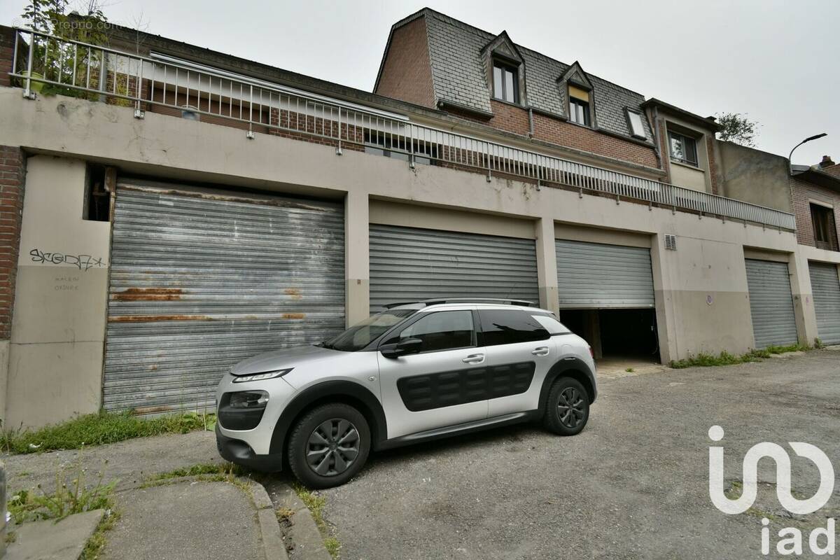 Photo 1 - Parking à AMIENS
