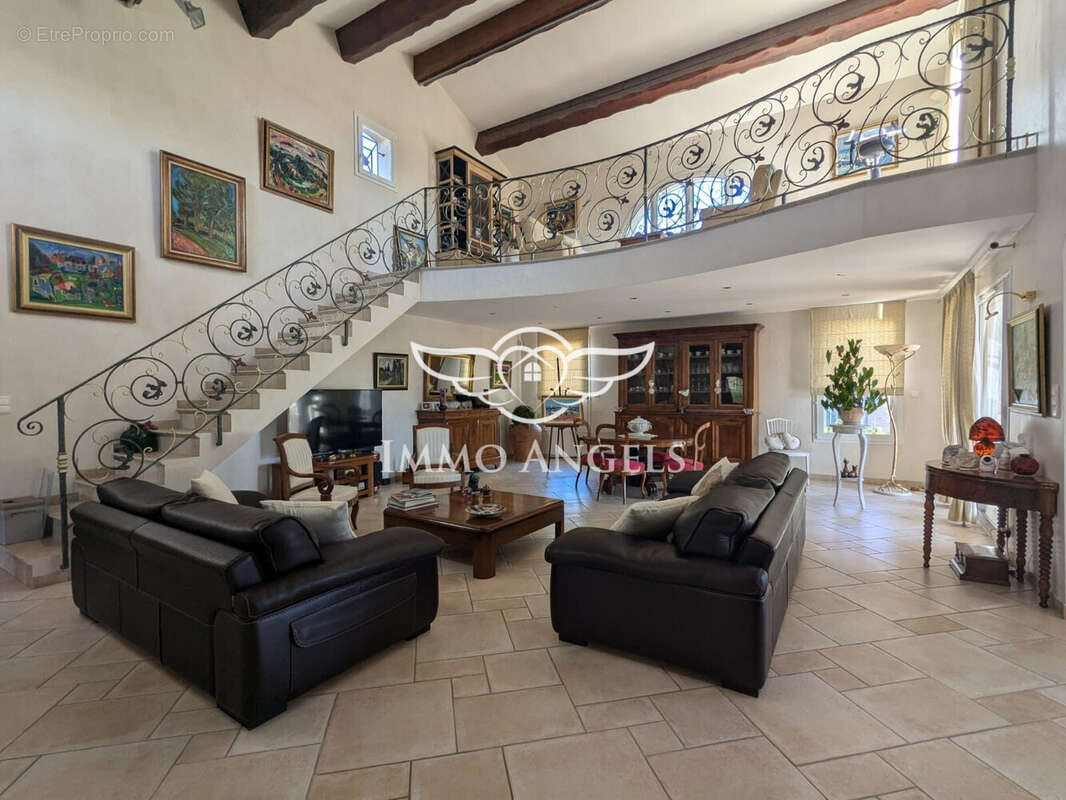 Salon - Maison à SAUVIAN