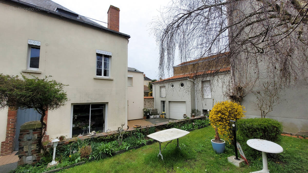 Maison à VIHIERS