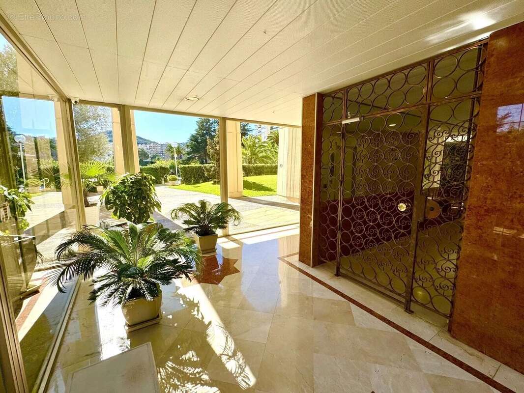 Appartement à MANDELIEU-LA-NAPOULE