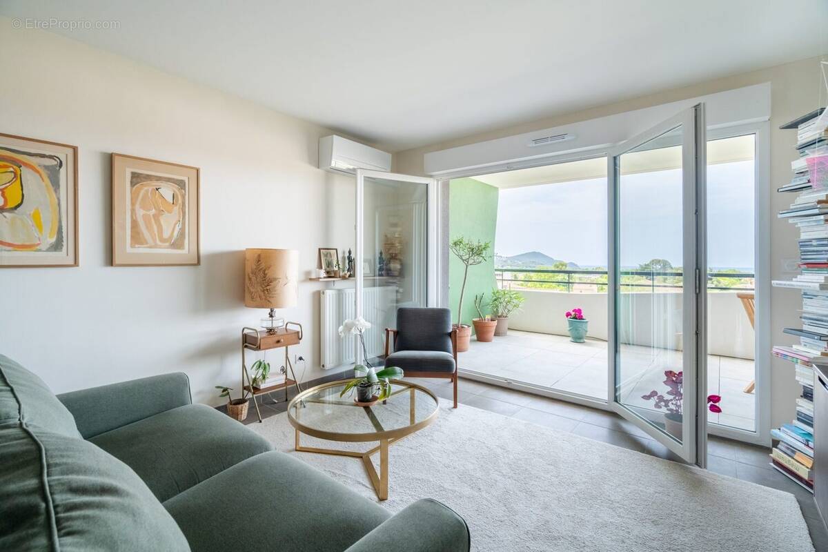 Appartement à SAINT-CYR-SUR-MER