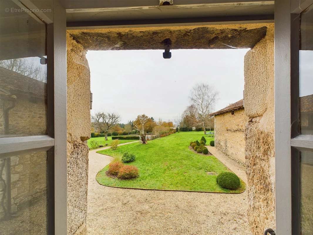 Maison à CHAMPNIERS-ET-REILHAC