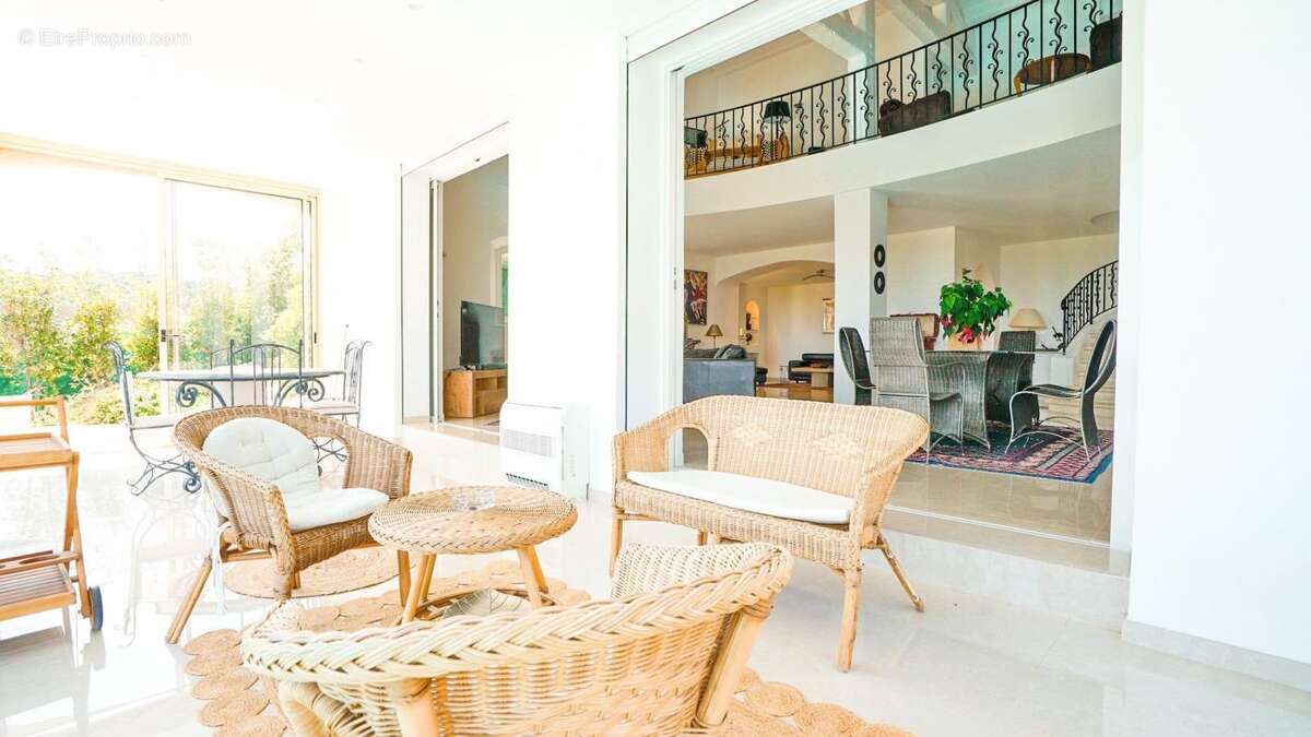 Maison à VALLAURIS