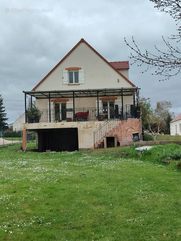 Maison à MEZIERES-LEZ-CLERY