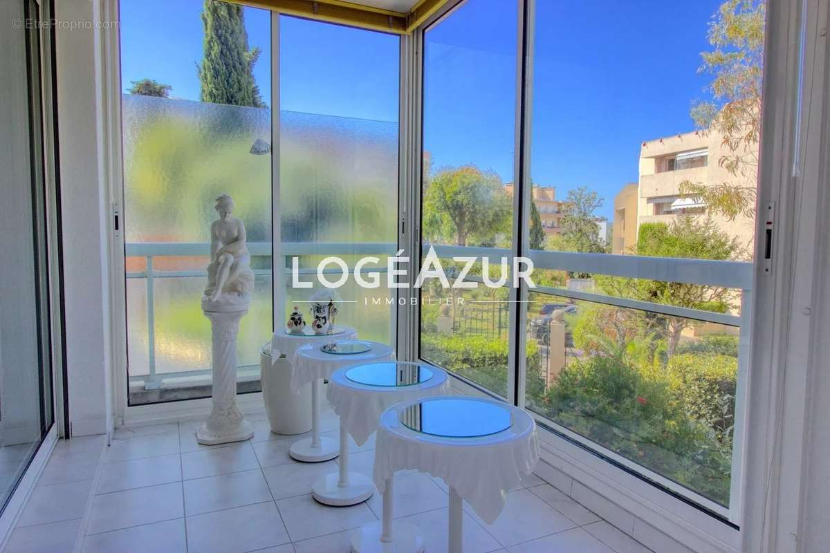 Appartement à VALLAURIS