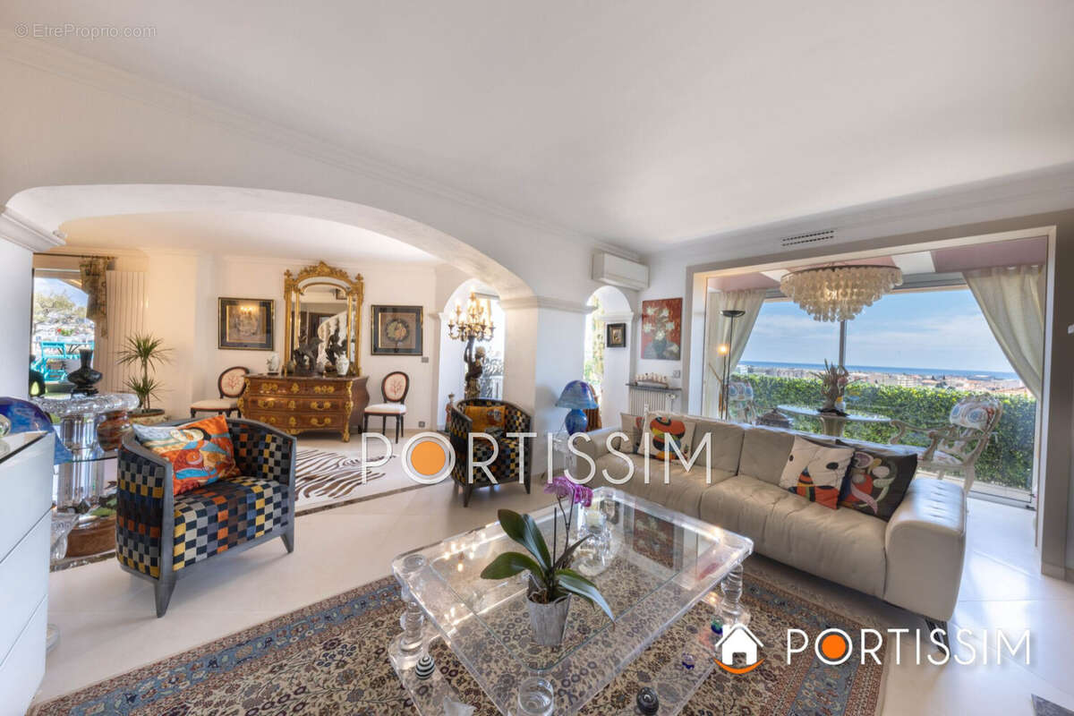 Appartement à SAINT-LAURENT-DU-VAR