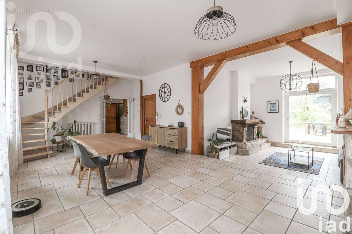 Photo 1 - Maison à BELLEGARDE
