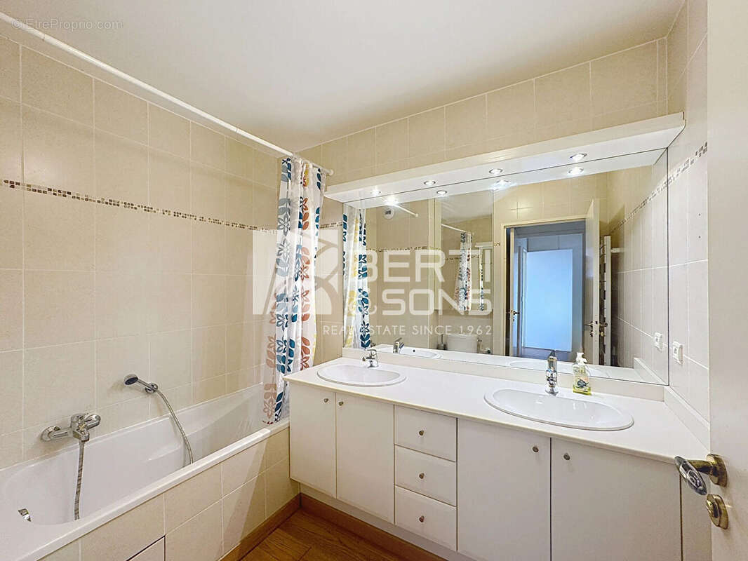 Appartement à MANDELIEU-LA-NAPOULE