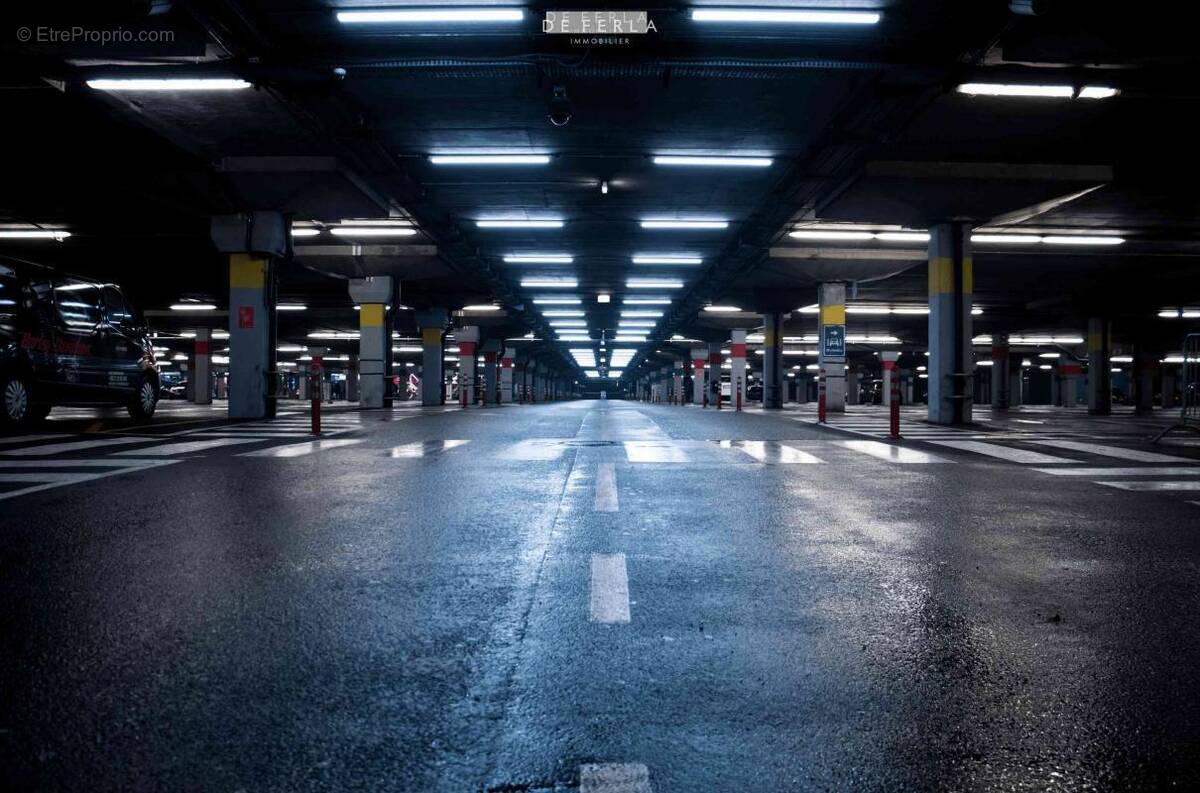 Parking à PARIS-17E