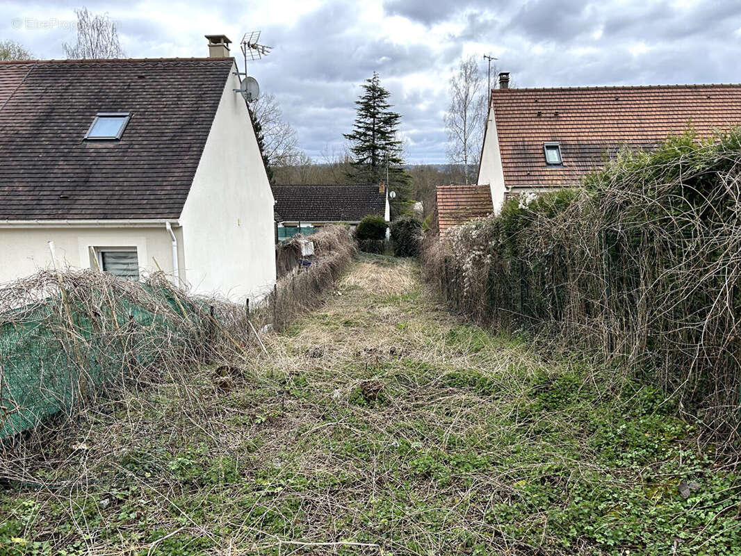 Terrain à CHAMPAGNE-SUR-OISE