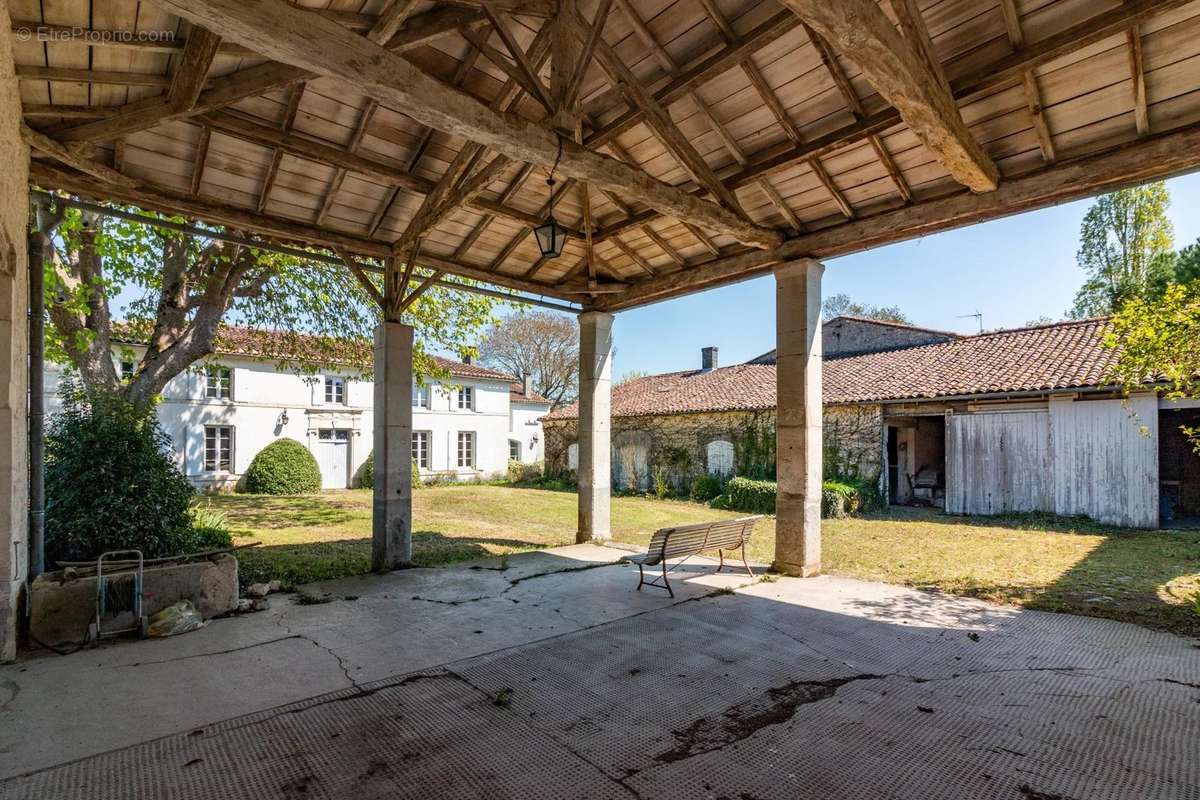 Maison à SEGONZAC
