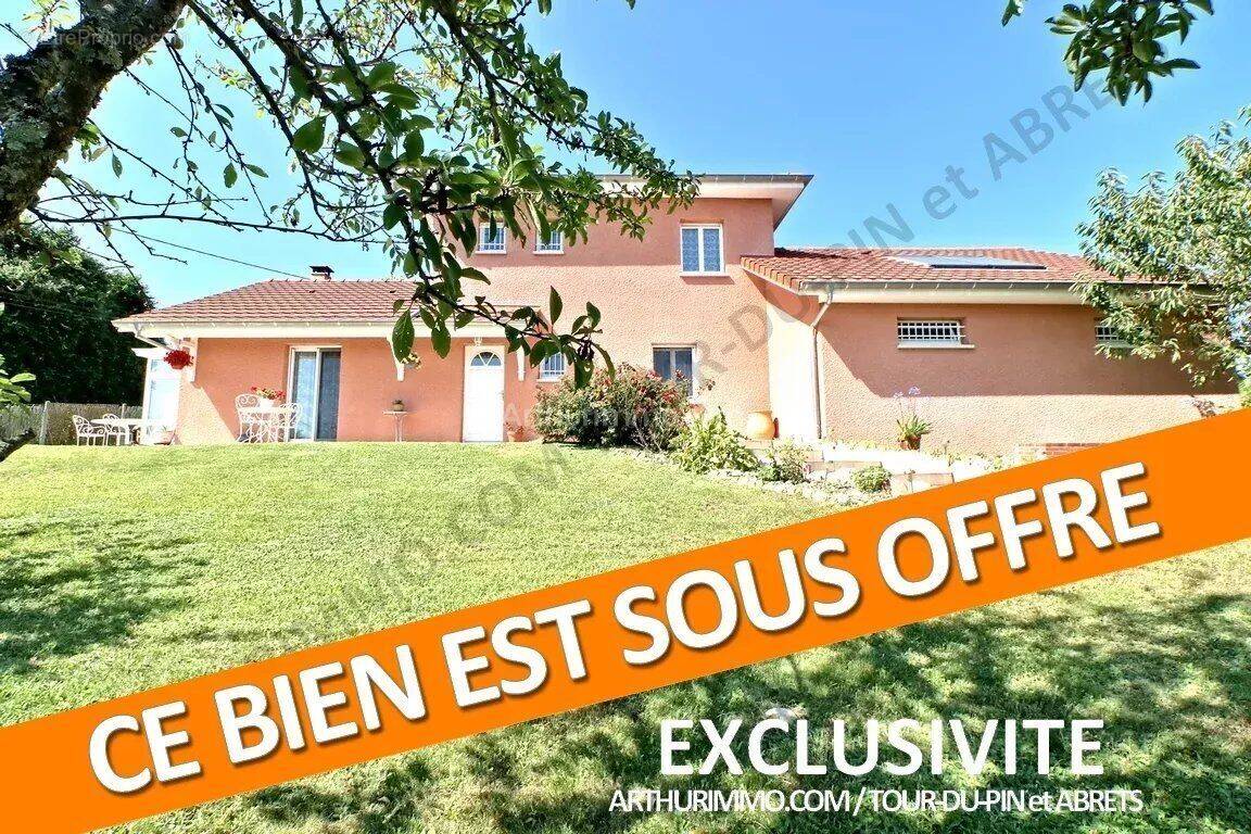 Maison à LA TOUR-DU-PIN