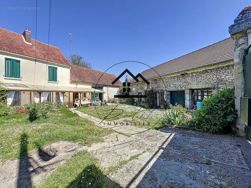 Maison à BALAGNY-SUR-THERAIN