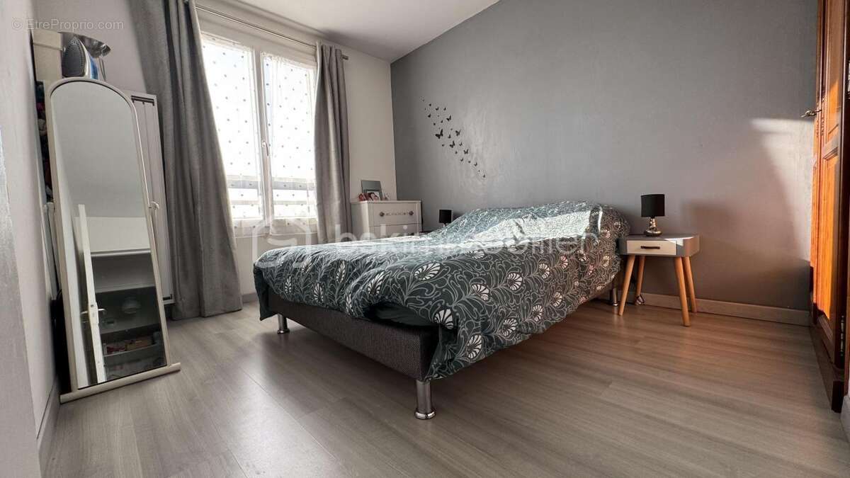 Appartement à COMBS-LA-VILLE