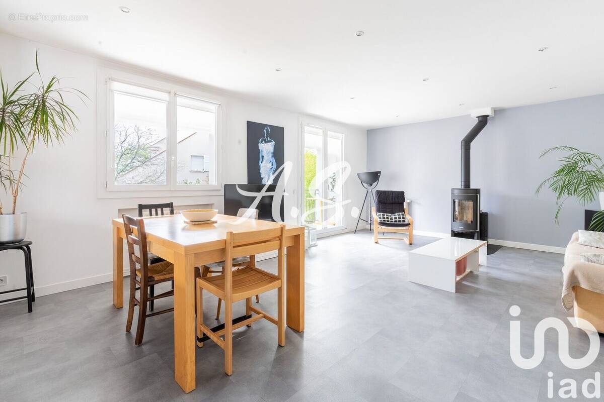 Photo 1 - Maison à VERRIERES-LE-BUISSON