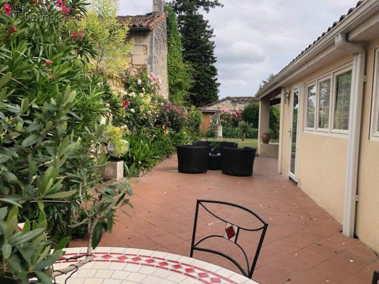 Maison à CHATEAUNEUF-SUR-CHARENTE