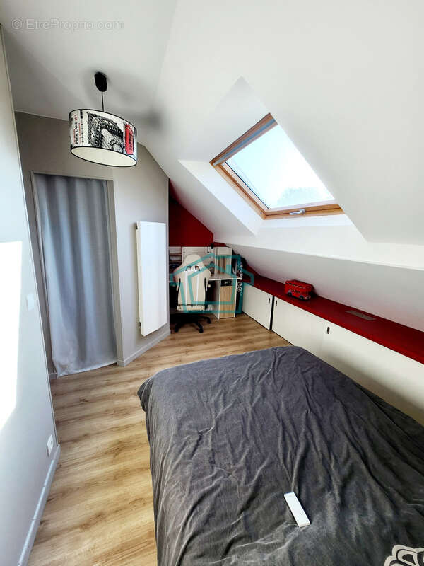 Maison à LA QUEUE-LES-YVELINES