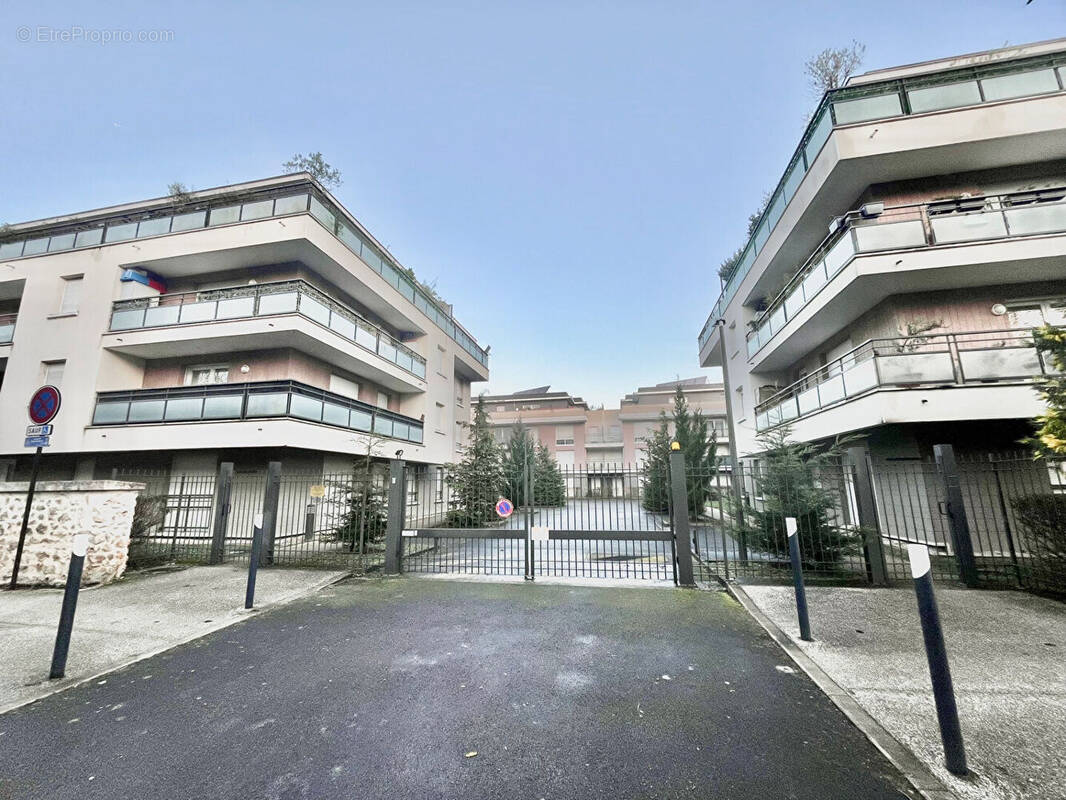 Parking à MENNECY