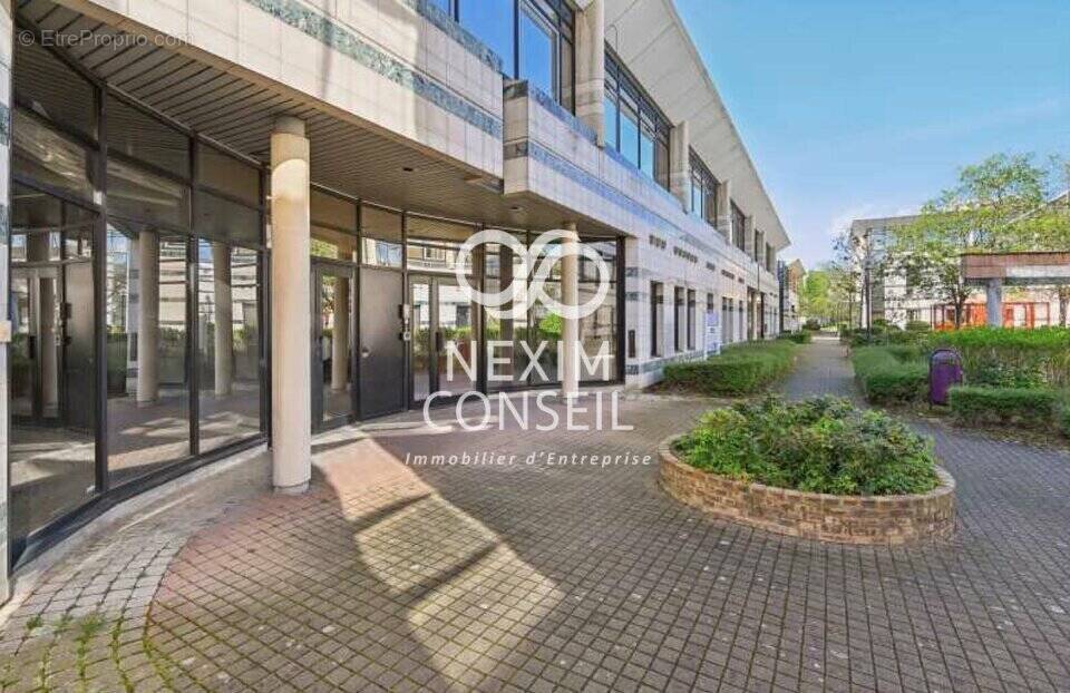 Commerce à GENNEVILLIERS