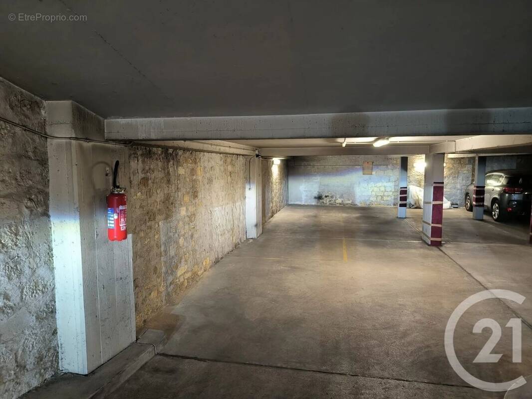 Parking à PARIS-15E