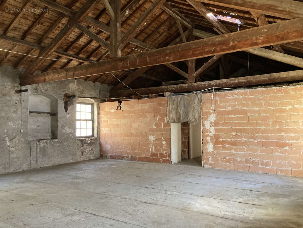 Appartement à FONTAINE-DE-VAUCLUSE